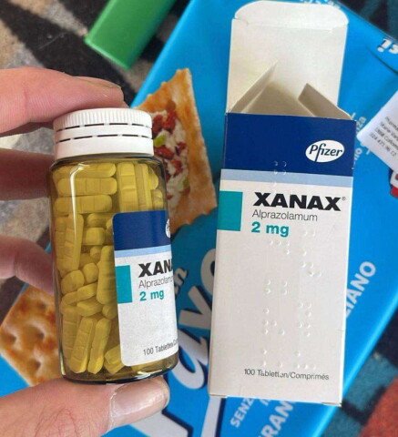 Close-up of Xanax 2mg bars in a secure package, ready for discreet delivery in Los Angeles.
