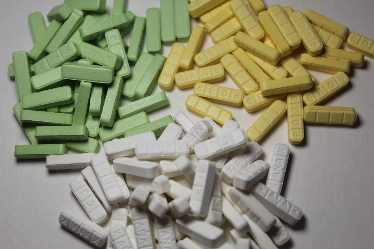 "UK map with Xanax pills, representing safe online purchase in the UK."