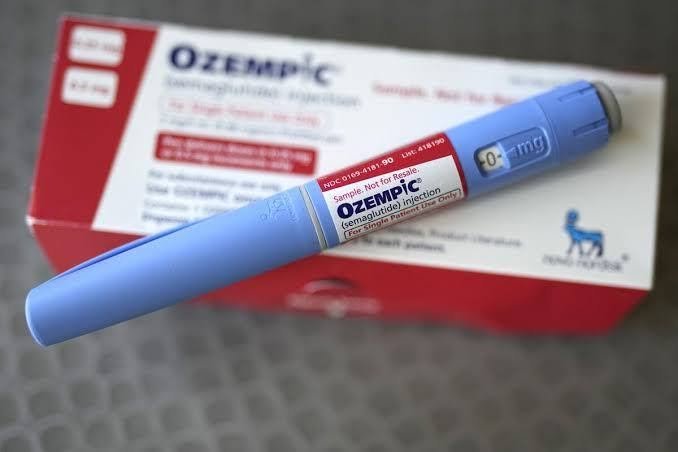Ozempic injection pen next to a diabetes-friendly meal