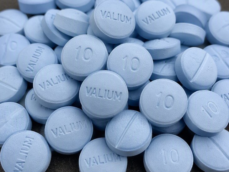 "Apaurin (Blue Valium) tablets in blister pack – trusted medication for anxiety and muscle relaxation."